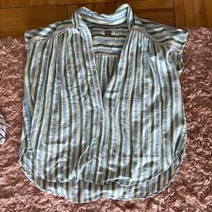 Anthropologie detailed button capped sleeve shirt